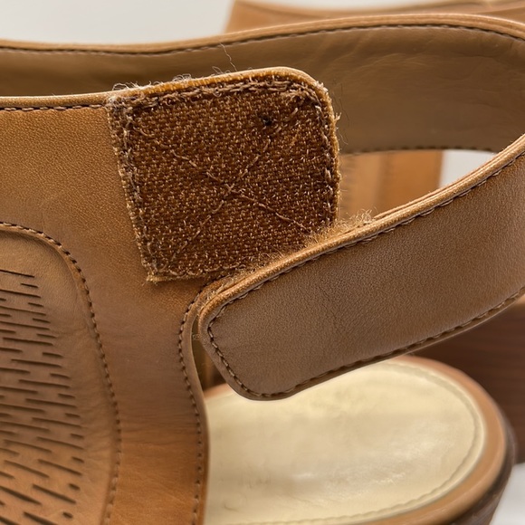 Vince Camuto tan leather heels Sz 9 - Picture 6 of 11